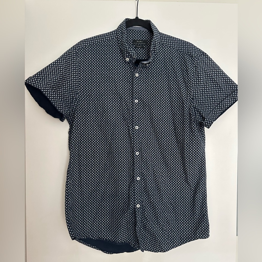 Zara men’s slim fit shirt sleeve button up shirt.
